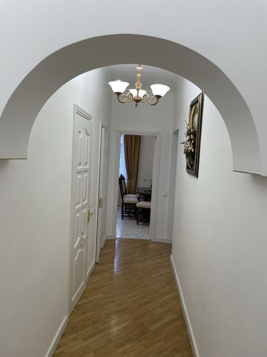 Подобов 2-ка в самому центрі, документи.