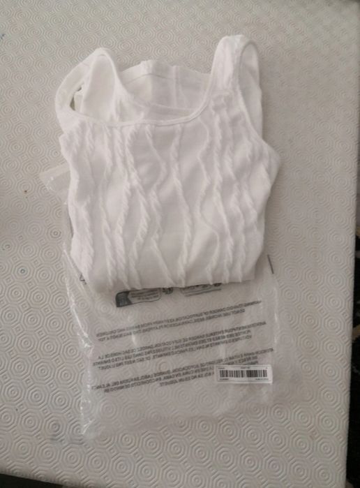 Vestido justo com racha