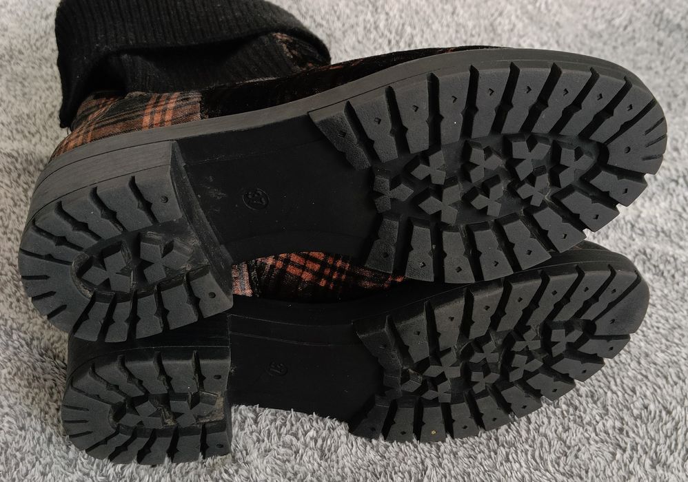 Botki w krate z materiałową cholewką 37