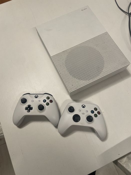 Xbox One S + 2 pady – stan idealny, komplet, gotowy do gry!