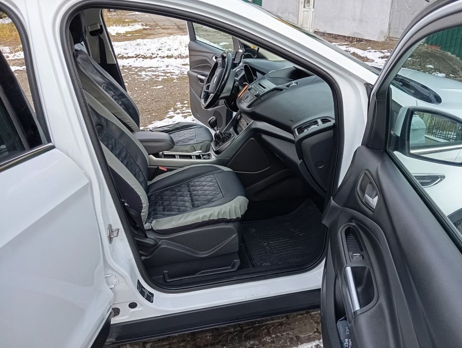 авто форд куга  паркитник