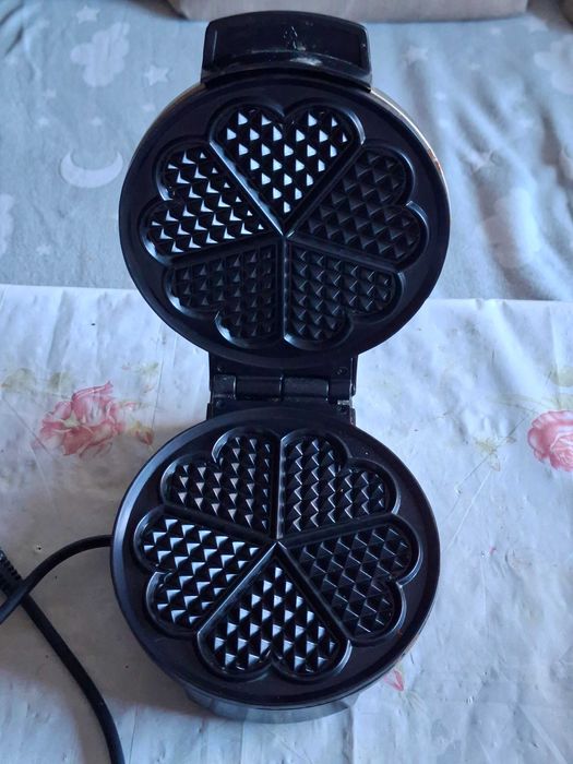 Німецька вафельниця Ambiano.