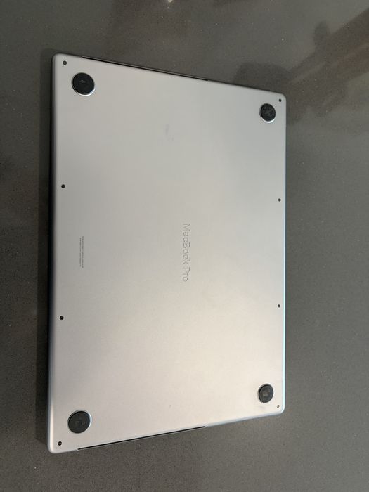 Macbook Pro 16” 2023 M2 32gb ram 512GB