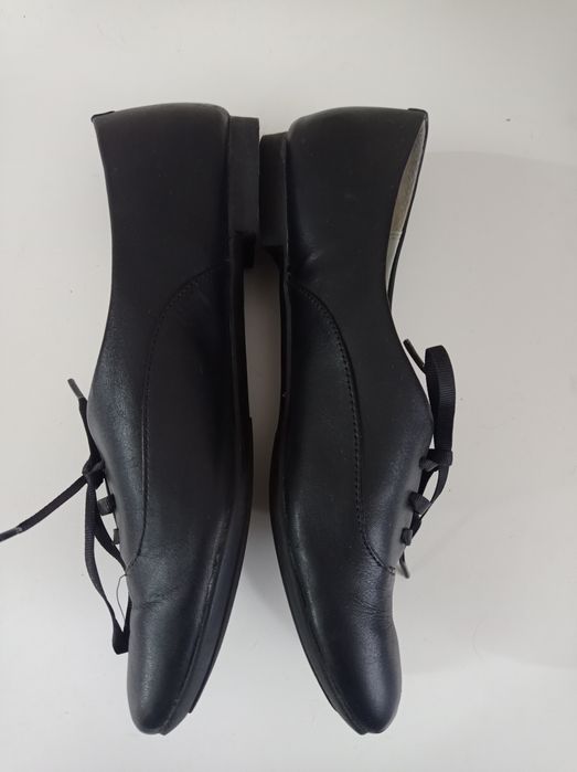 Туфлі Clarks. Шкіра