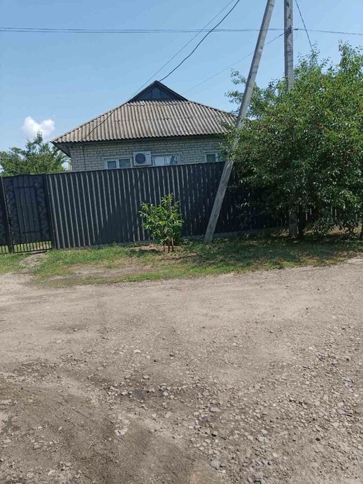 Продам гарний будинок з усіма зручносиями , меблями та технікою