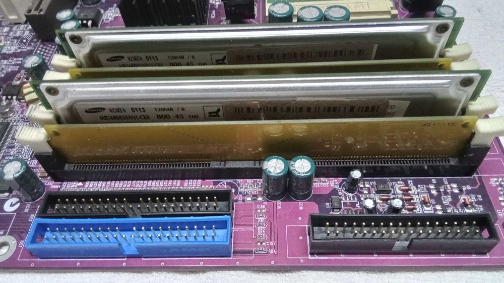 Motherboard socket 423 + Pentium 4 Willamette 1.4ghz + 256mb RIMM