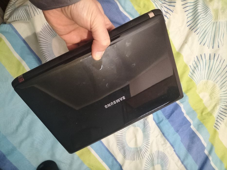 Computador com programa de bordados.