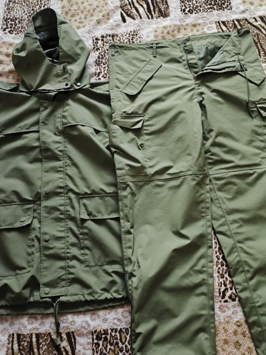 Вітровологозахисний костюм, дощовик, Gore-tex , мембрана.