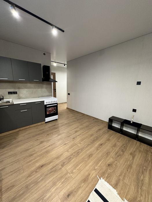 Шикарна однокімнатна квартира з новим ремонтом ! Буча !