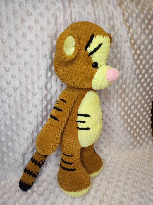 Maskotka Tygrysek na szydełku.