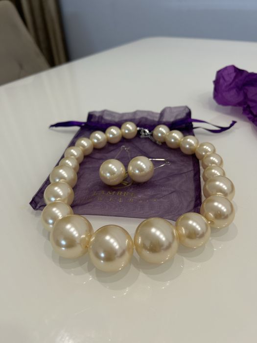Намисто та сережки з крупних білих перлів