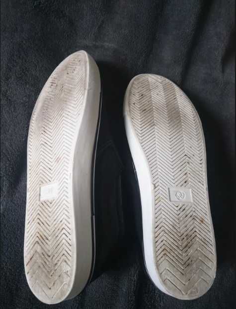 Czarne wsuwane trampki, r 39 Vices