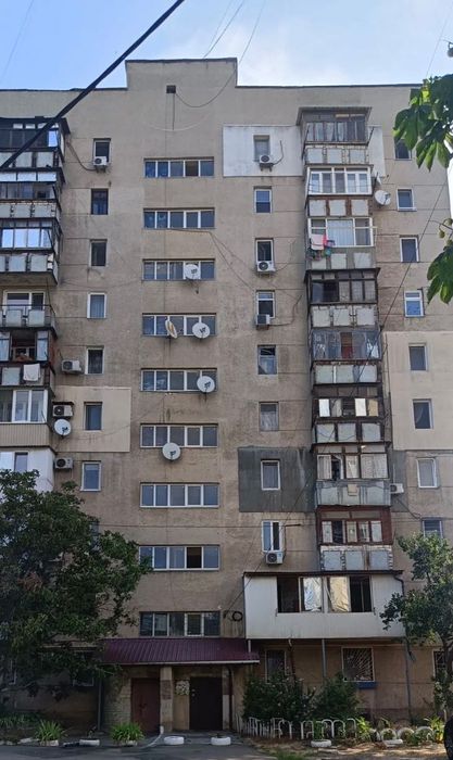 Продається стандартна 2 кімнатна квартира