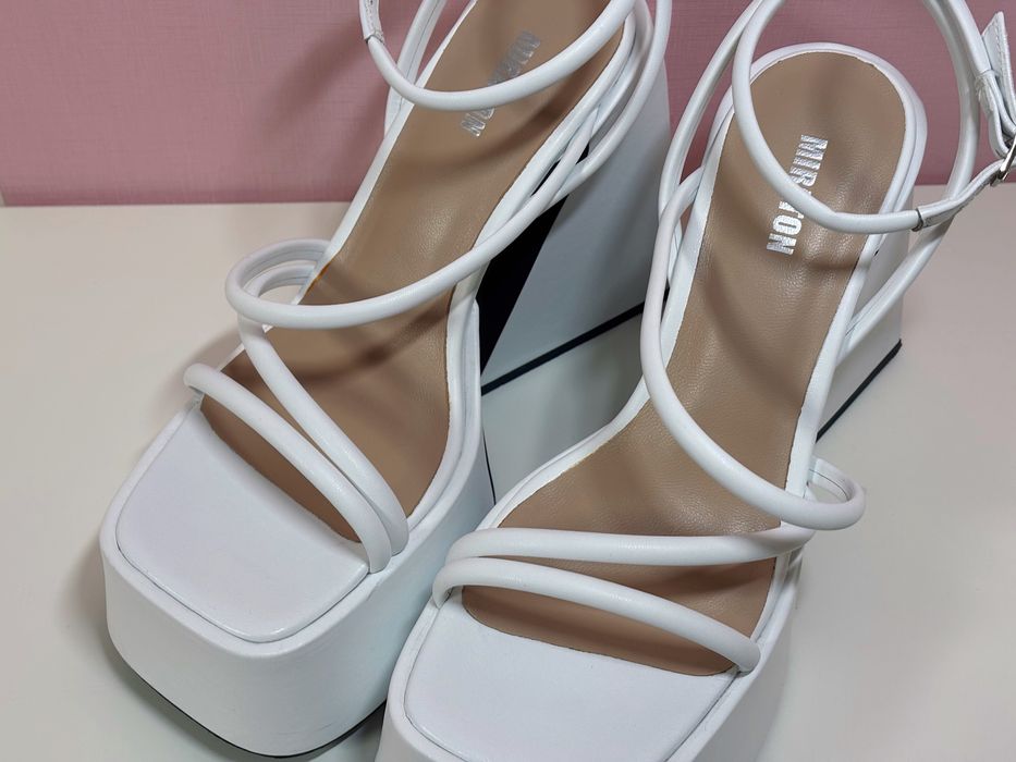 Шкіряні босоніжки на каблуку білі Miraton
