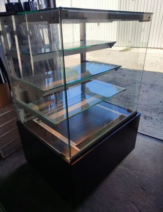 Кондитерська вітрина куб кондитерская витрина куб  холодильна 1,3-1,5м