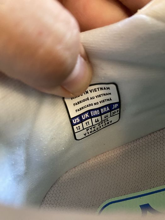 Волейбольні кросівки mizuno