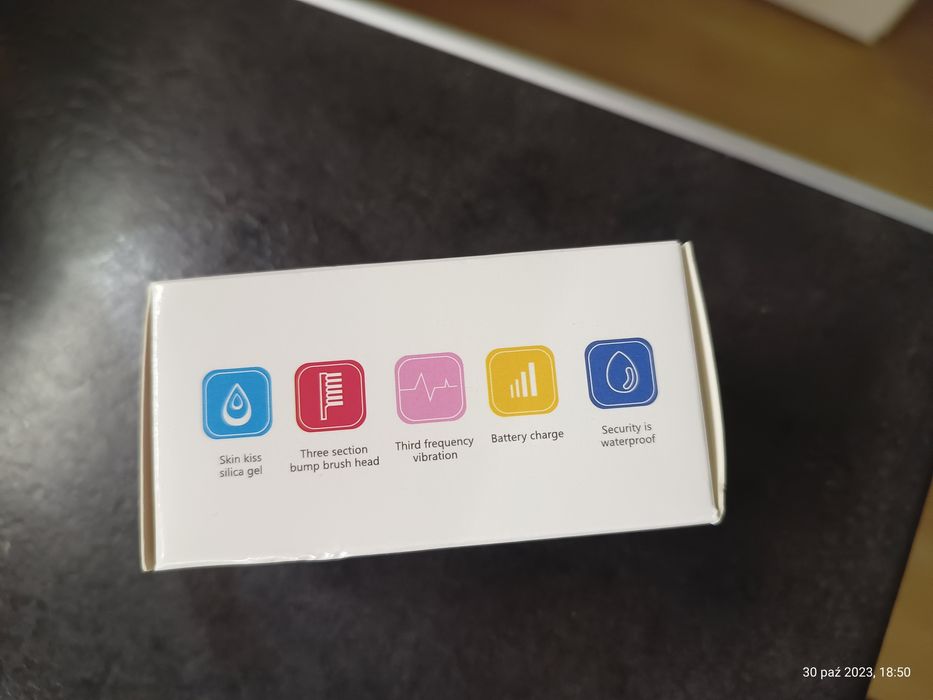 Szczoteczka masażer ultradźwiękowy do mycia twarzy