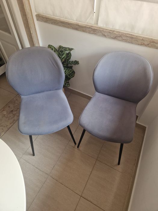 Cadeiras em tecido azul (lavavel)