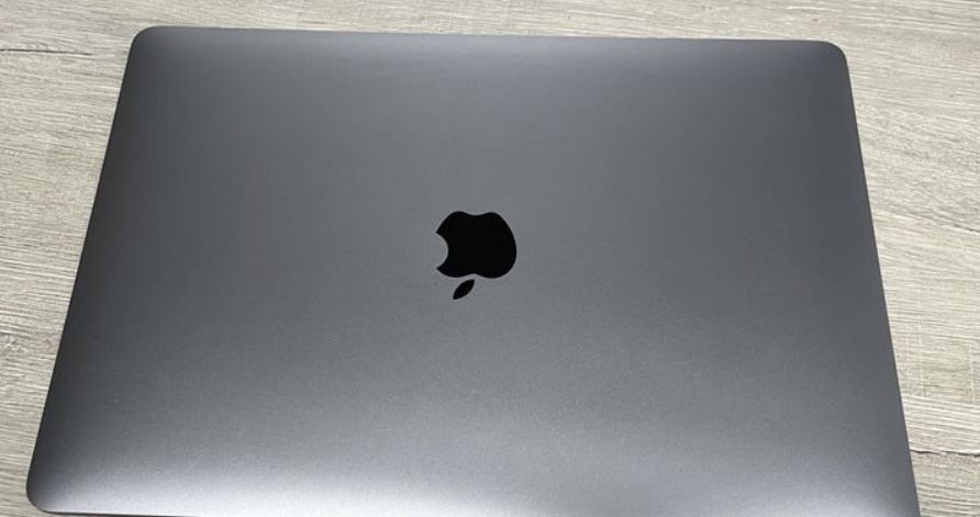 MacBook Pro 2022 M2 8gb 256SDD