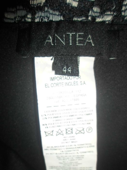 saia como nova da marca Antea para mulher com renda