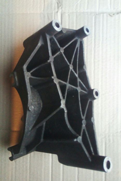 Кронштейн генератора Ford Connect