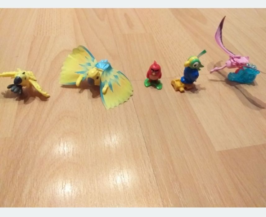 Игрушки Киндеры.