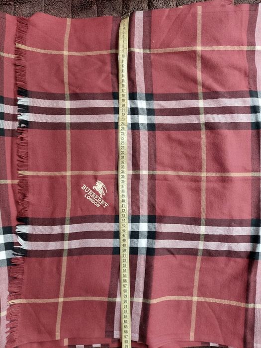 Шарф палантин фірми burberry 

Стан хороший 

Привезено із закордону