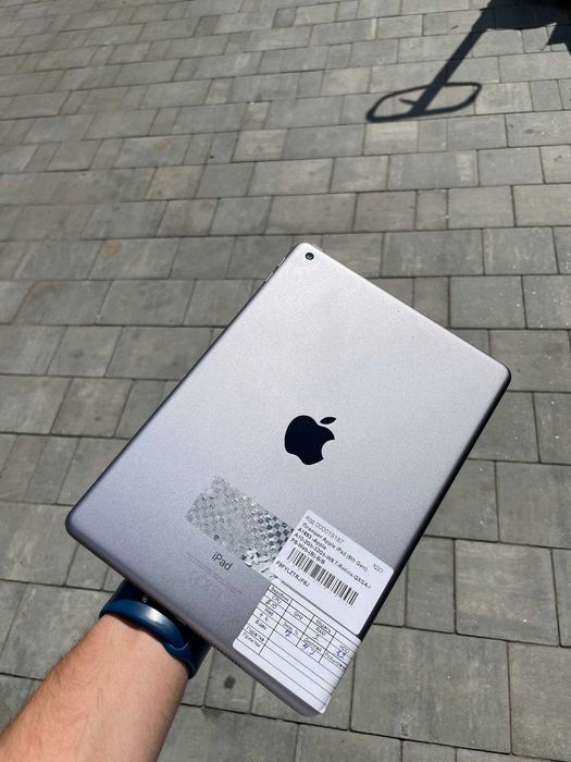 Apple iPad 6th Gen A1893 — 32GB, Retina 9.7"