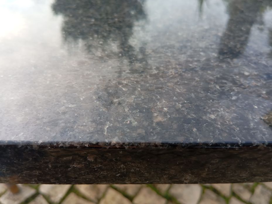 Tampo em granito novo