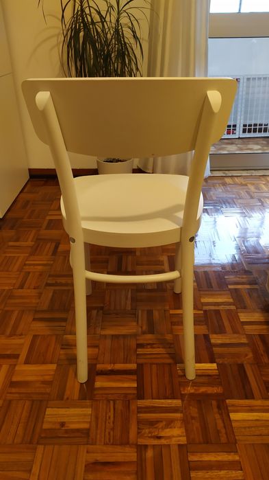 Cadeira IKEA branca