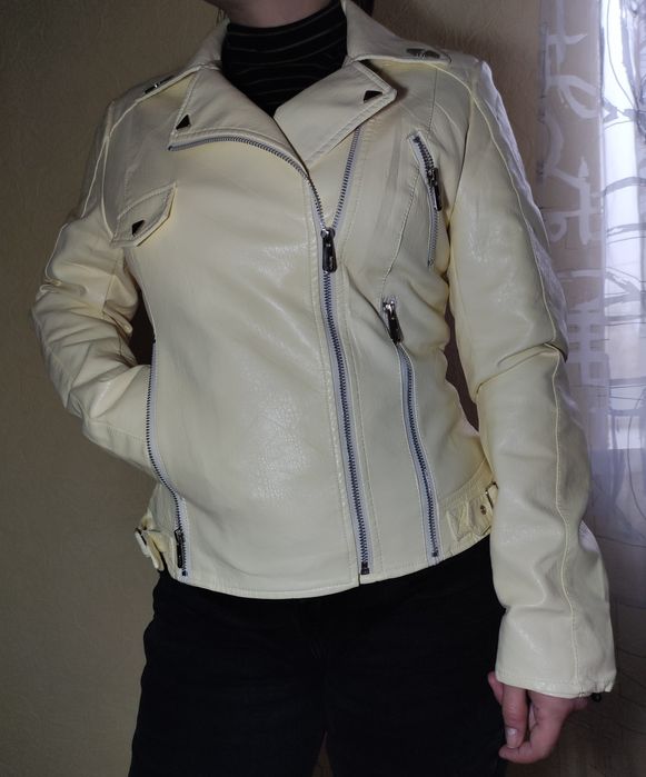 Світла модна косуха