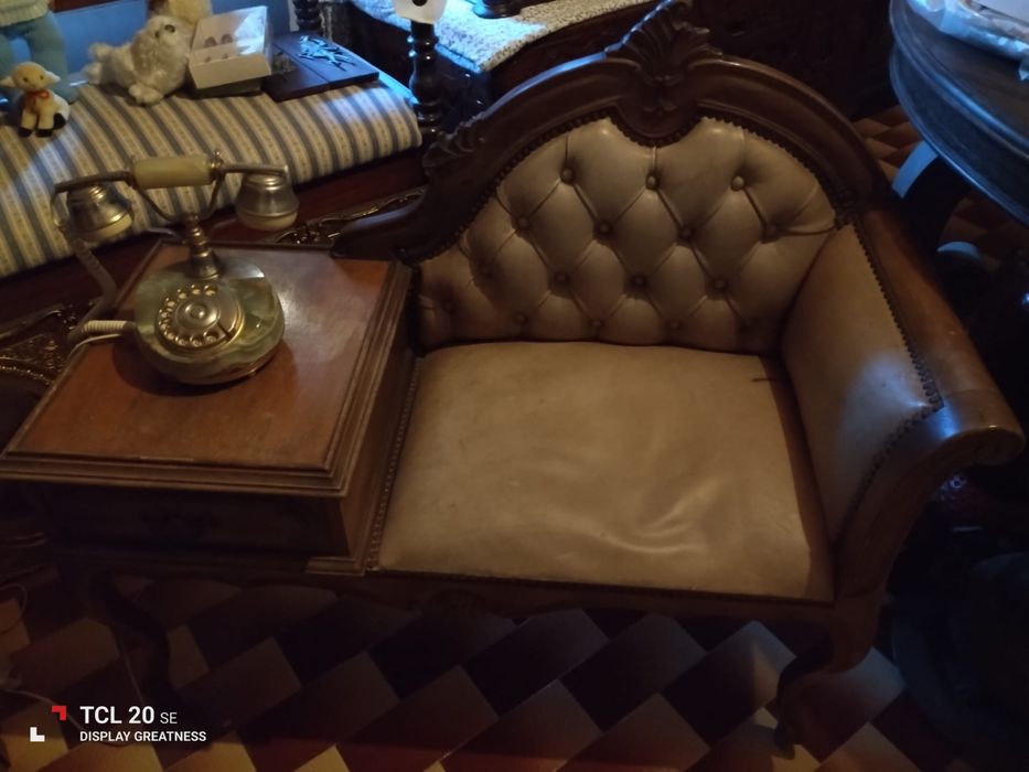 Mesinha vintage de telefone