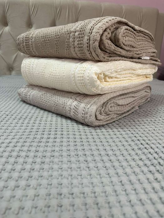 Однотонні натуральні накидки вафельні-шовкові покривала на ліжко
