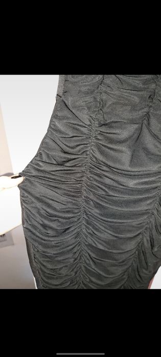 mała czarna dopasowana