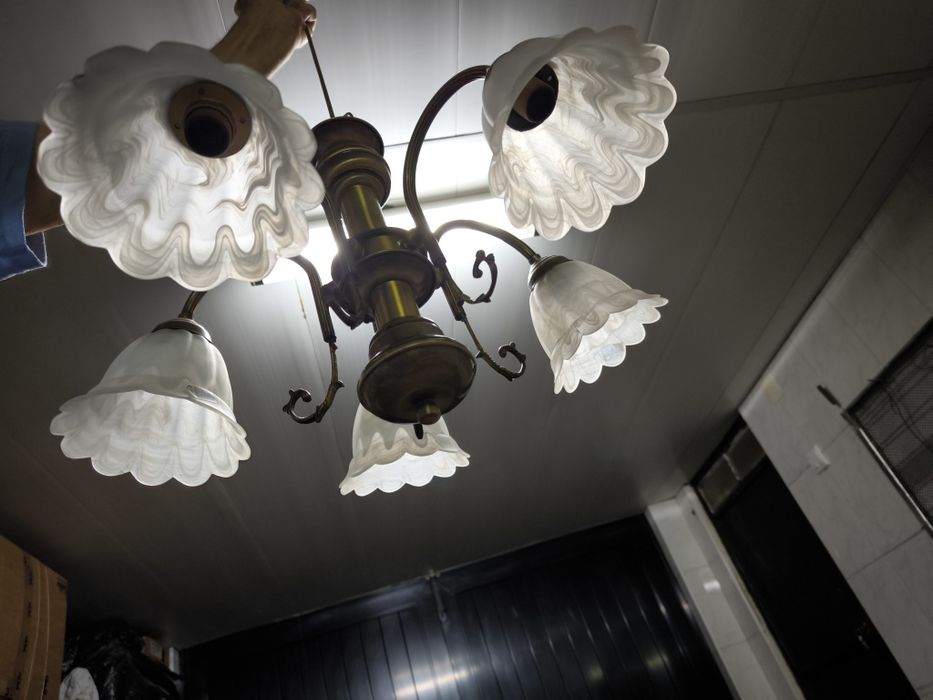 Vintage 5-bulb bedroom lamp (bulbs not included)