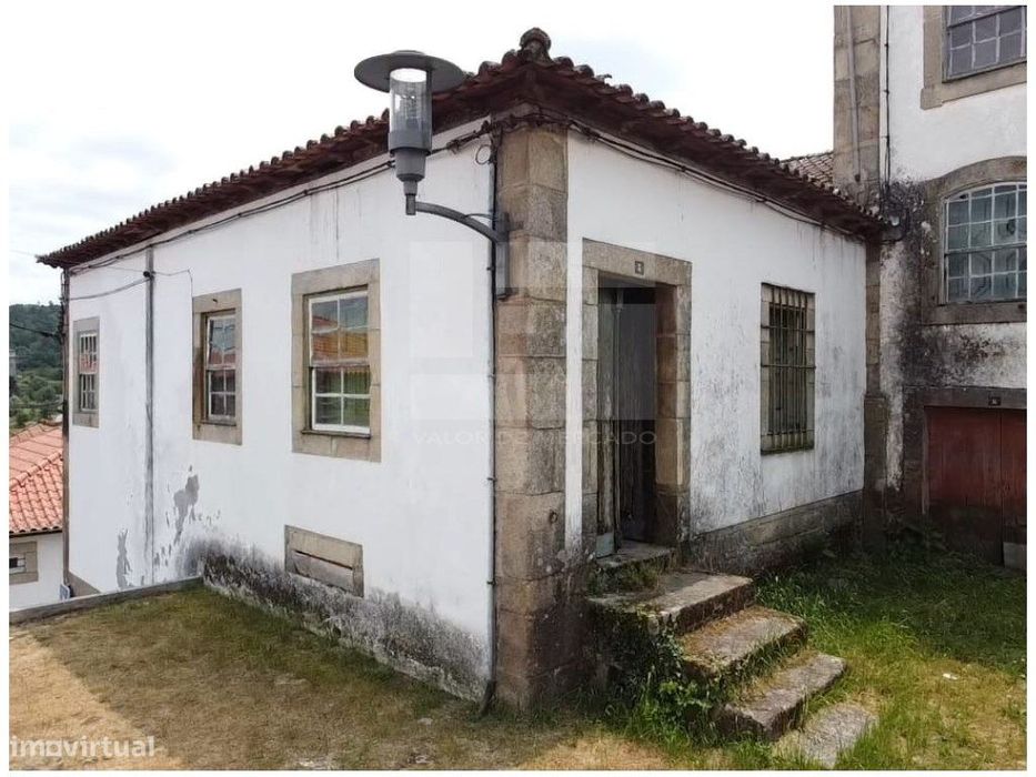 Moradia localizada no coração de Tarouca, distrito de Viseu