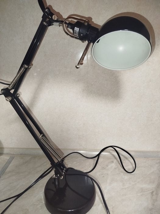 Настільна лампа чорна