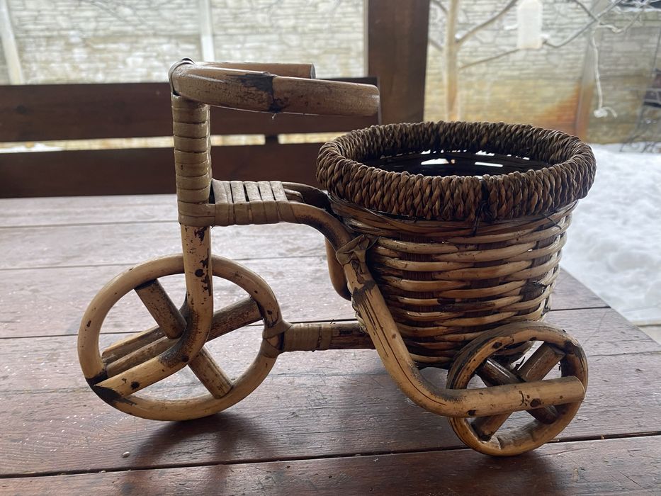 Плетена підставка для квітів ( кашпо)