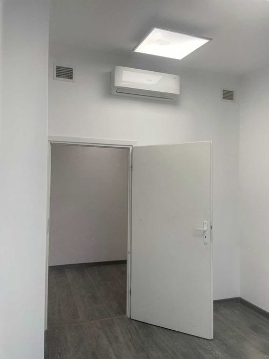 Pomieszczenia Biurowe + Magazyn