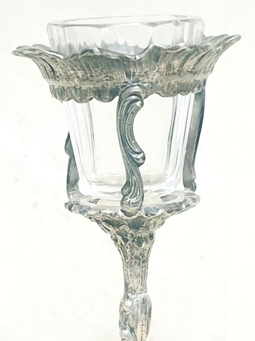 Invulgar antigo paliteiro Arte Nova em casquinha e cristal