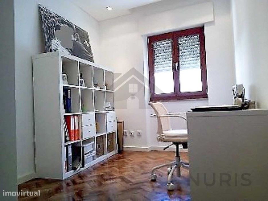 Espaçoso T4 Renovado no Centro de Portimão - 185 m²