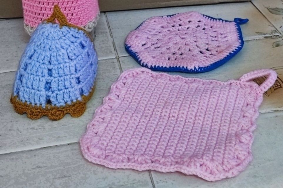 Pegas, bases para panelas e capa de garrafa