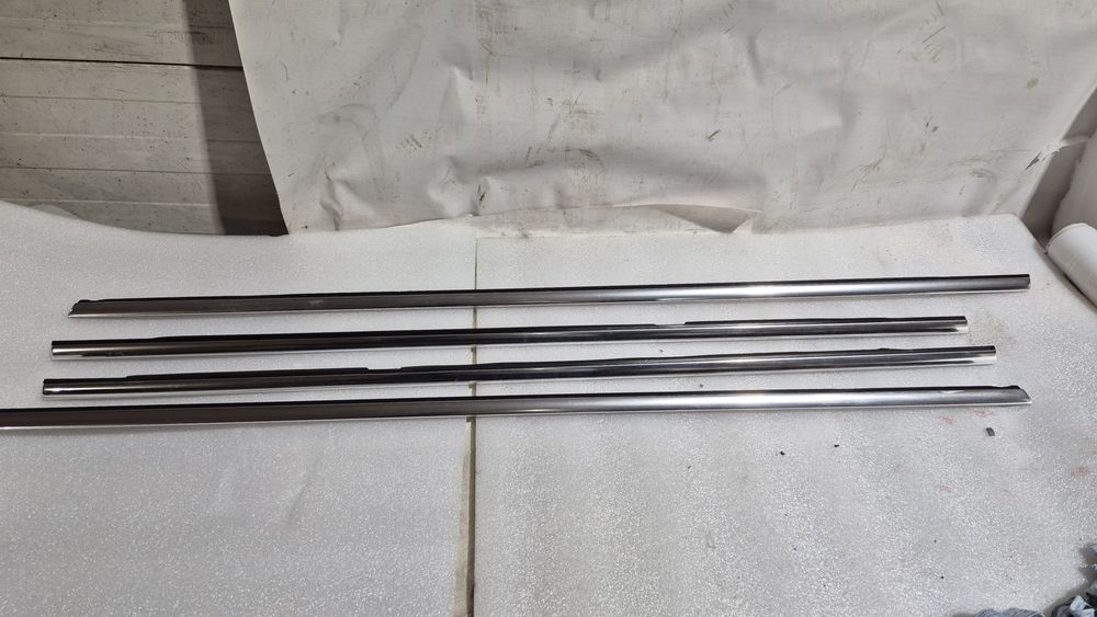 Listwa zgarniająca szyby drzwi chrom komplet skoda superb 2 II fl