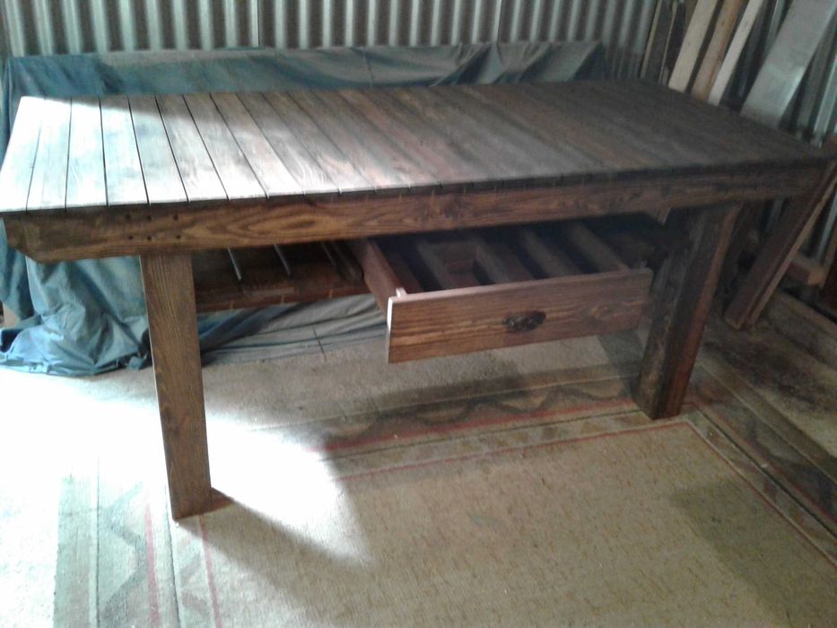 Mesa rustica em madeira