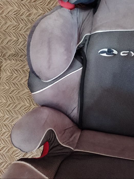 Дітяче автокрісло Cybex Solution S (15-36 кг)