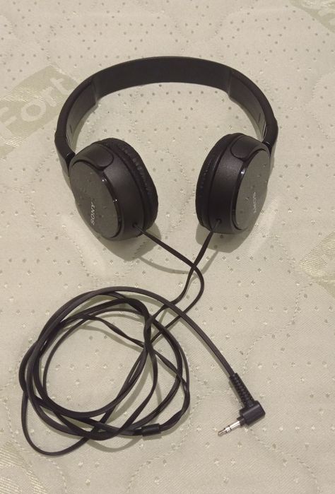 Накладні навушники Sony MDR-ZX110 чорного кольору