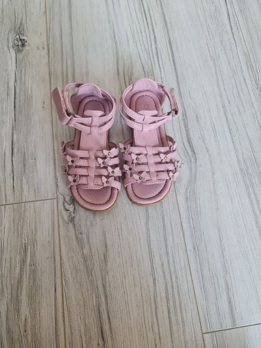 Sandałki dla dziewczynki