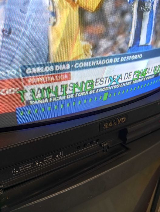 Televisão pequena de 37 cm