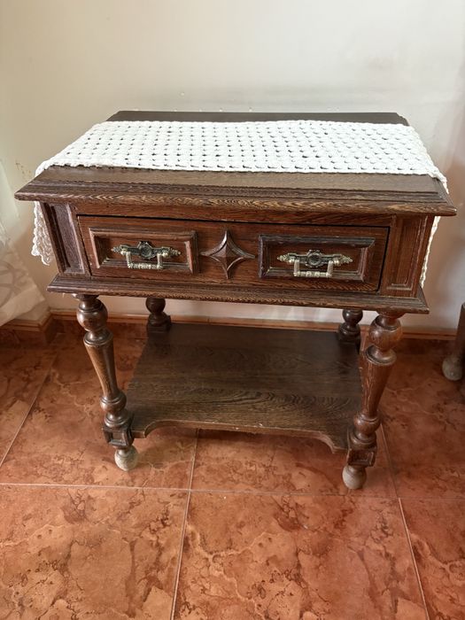 Conjunto de cama de casal, cómoda, duas cadeiras e dois espelhos