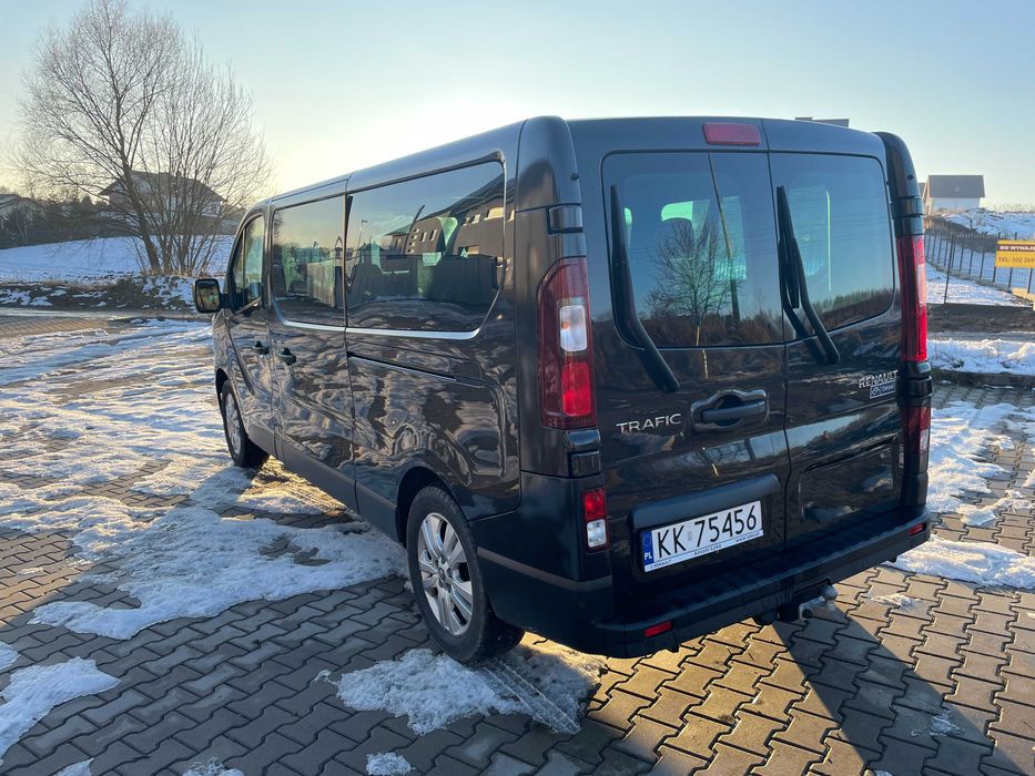 Wynajem busa 9-osobowego Renault Trafic Long 150 KM na narty